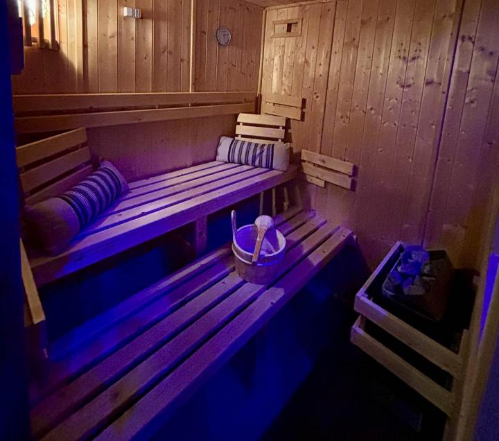 Louez notre chambre avec sauna à des tarifs abordables.